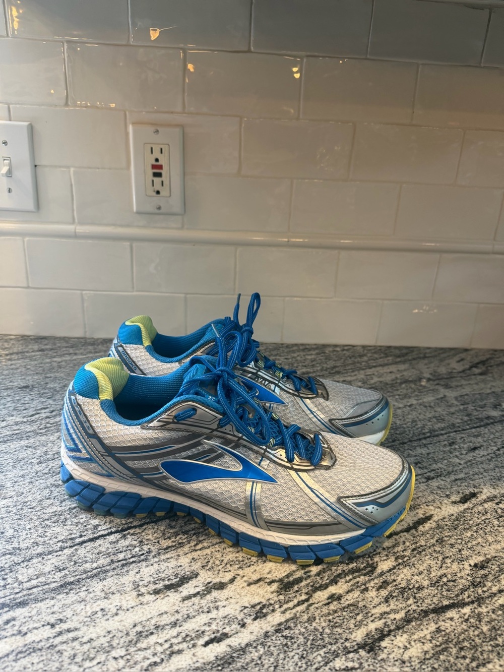 Women’s Brooks Adrenaline 15 Size 12 Wide/Mens 10.5